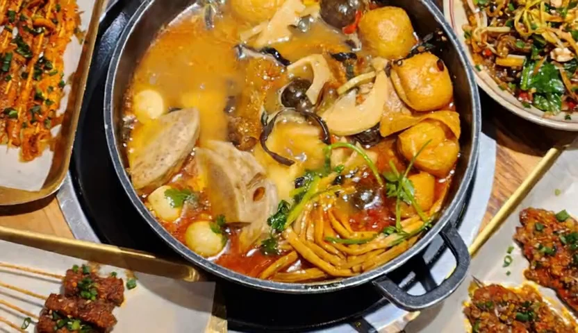 探食的螺蛳鸭脚火锅