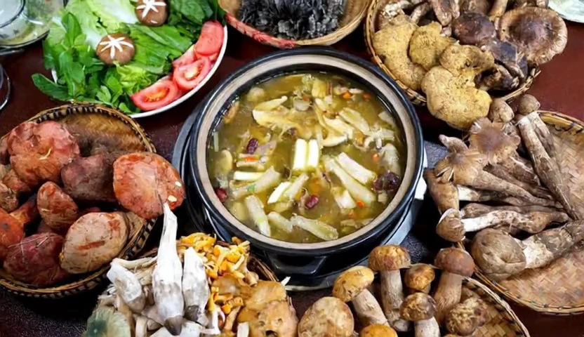 仙湖村·抚仙湖蒸汽石锅鱼火锅·野生菌火锅（呈贡洛龙公园店）